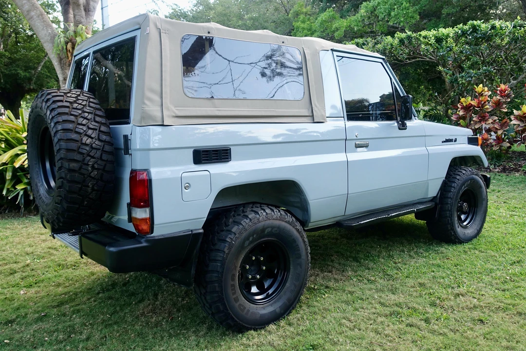 1994 Toyota J70 Land Cruiser - Image 19 of 31