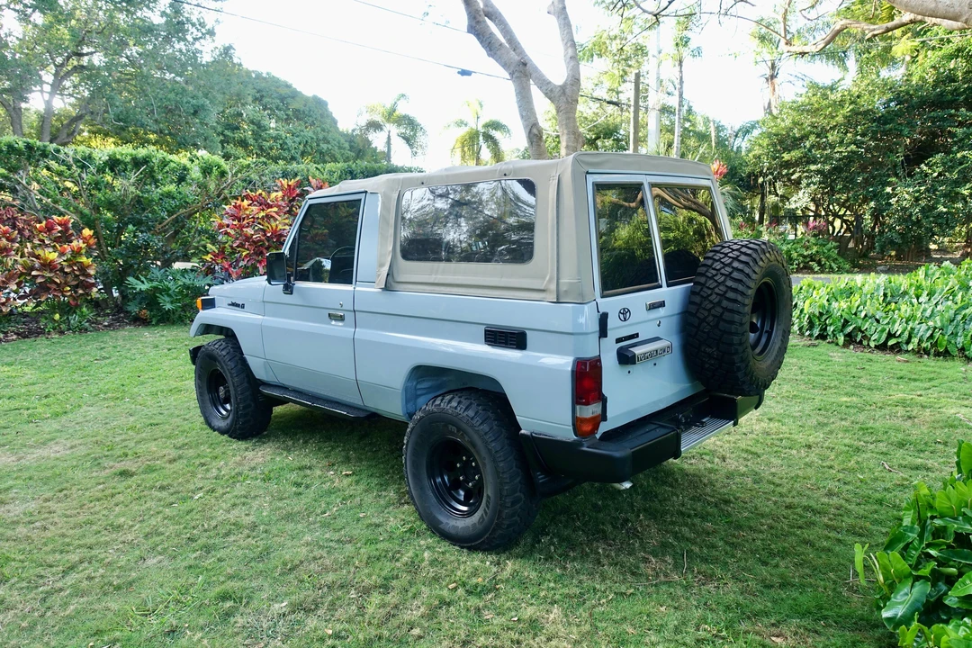 1994 Toyota J70 Land Cruiser - Image 13 of 31