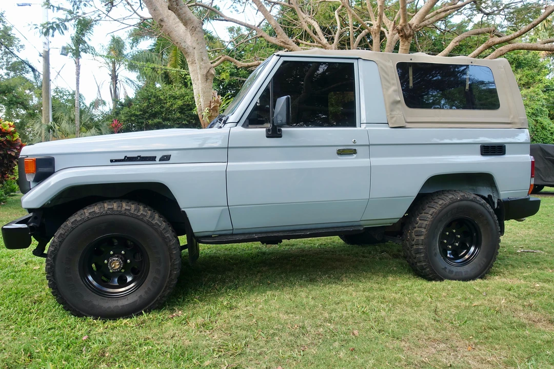 1994 Toyota J70 Land Cruiser - Image 9 of 31