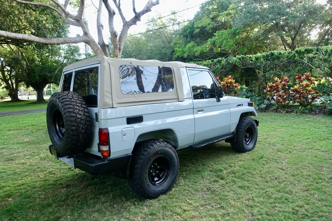 1994 Toyota J70 Land Cruiser - Image 18 of 31