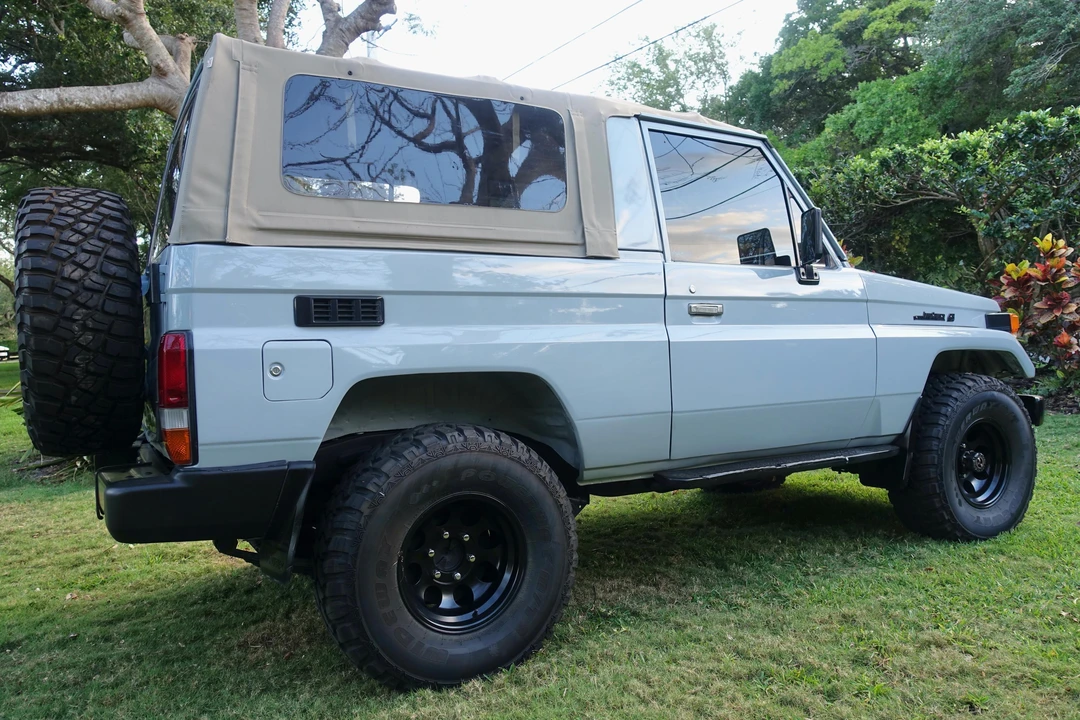 1994 Toyota J70 Land Cruiser - Image 20 of 31