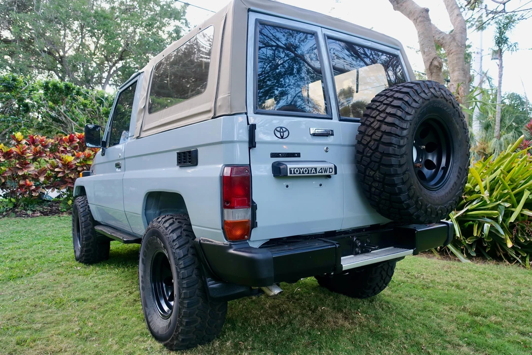 1994 Toyota J70 Land Cruiser - Image 15 of 31