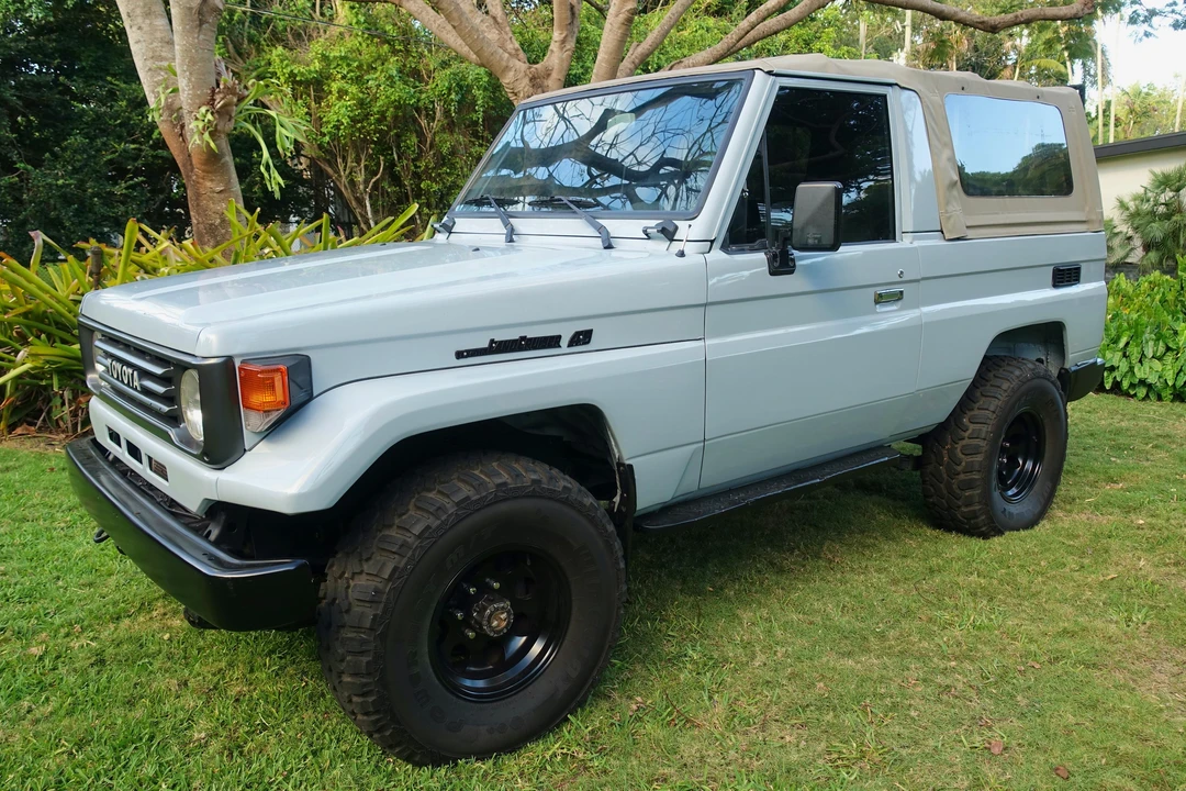 1994 Toyota J70 Land Cruiser - Image 8 of 31