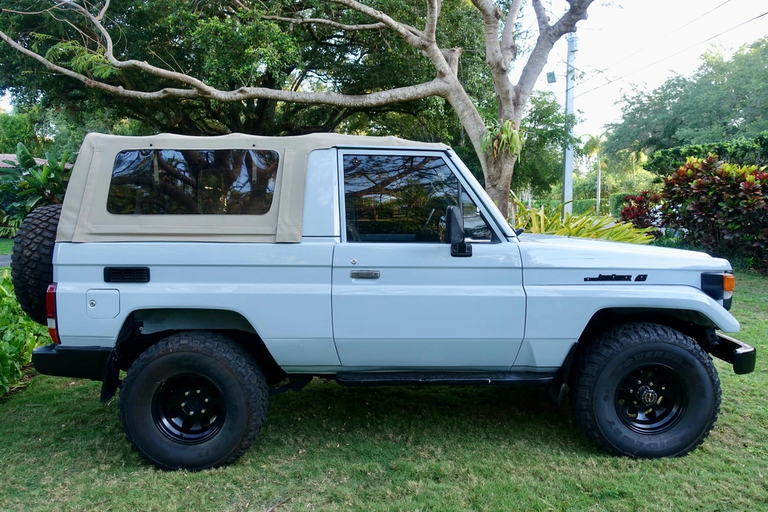 1994 Toyota J70 Land Cruiser - Image 3 of 31