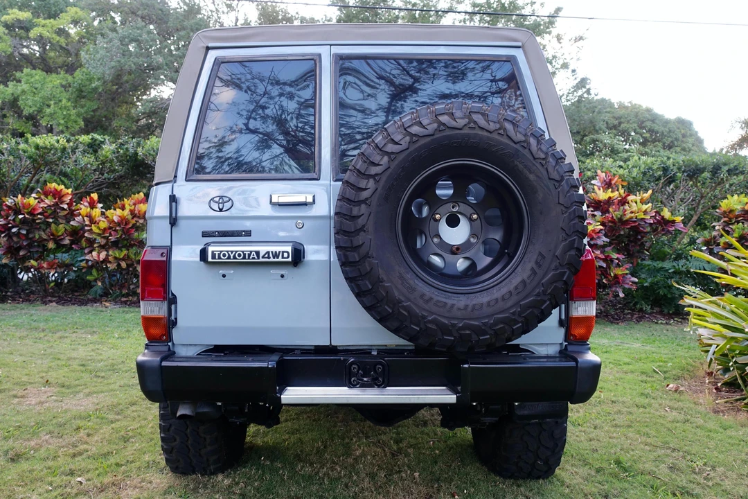 1994 Toyota J70 Land Cruiser - Image 5 of 31