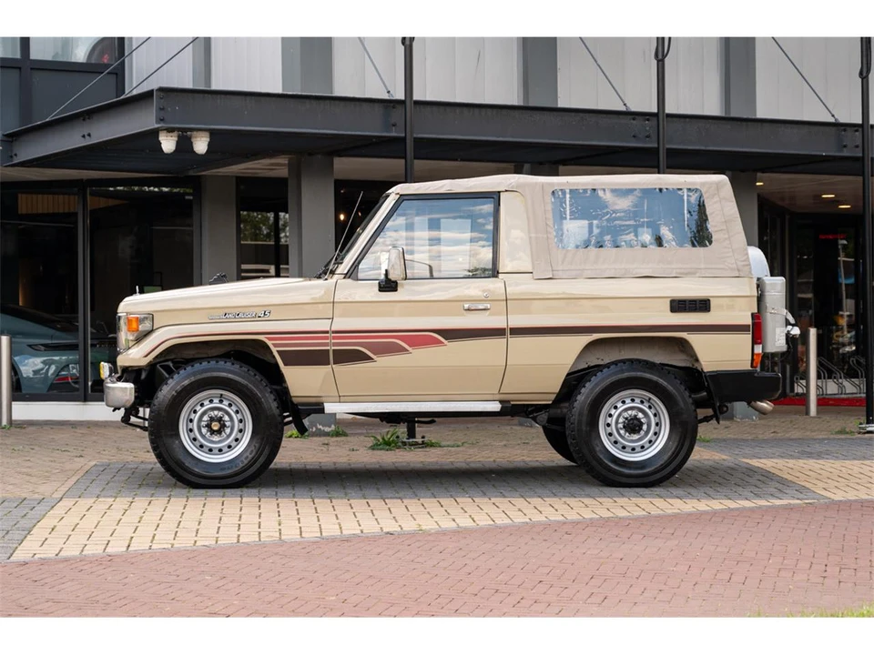 1994 Toyota J80 Land Cruiser - Image 2 of 11