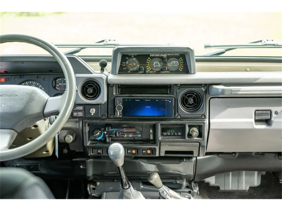 1994 Toyota J80 Land Cruiser - Image 15 of 31