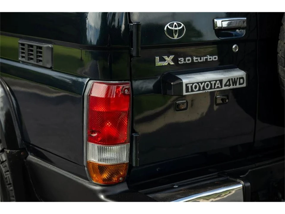 1994 Toyota J80 Land Cruiser - Image 15 of 31
