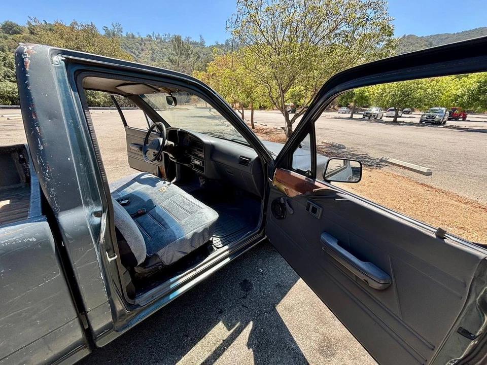 1994 Toyota Hilux 5th Gen - Image 12 of 20
