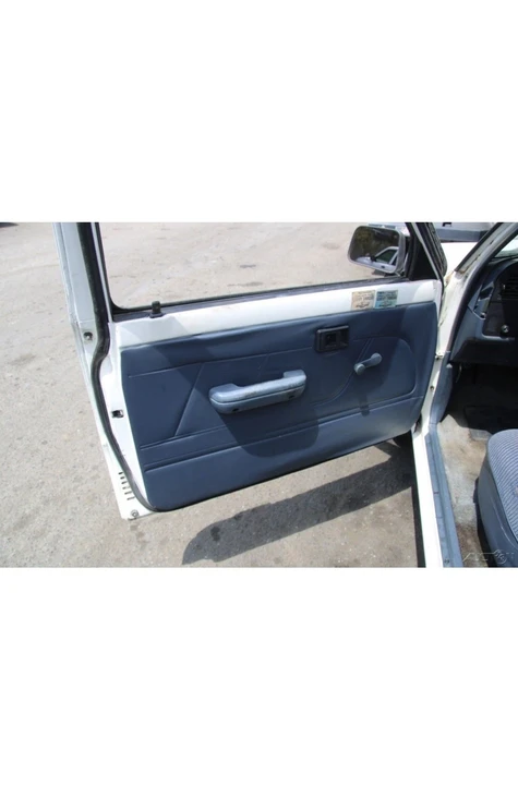 1994 Toyota Hilux 5th Gen - Image 3 of 8