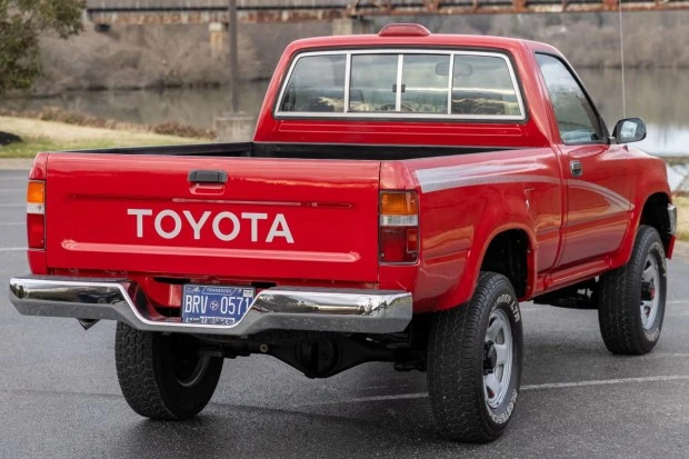 1994 Toyota Hilux 5th Gen - Image 2 of 8