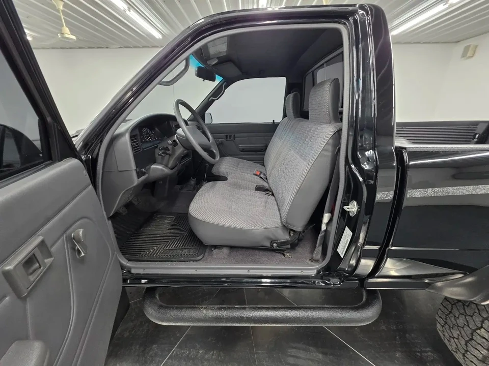 1994 Toyota Hilux 5th Gen - Image 13 of 30