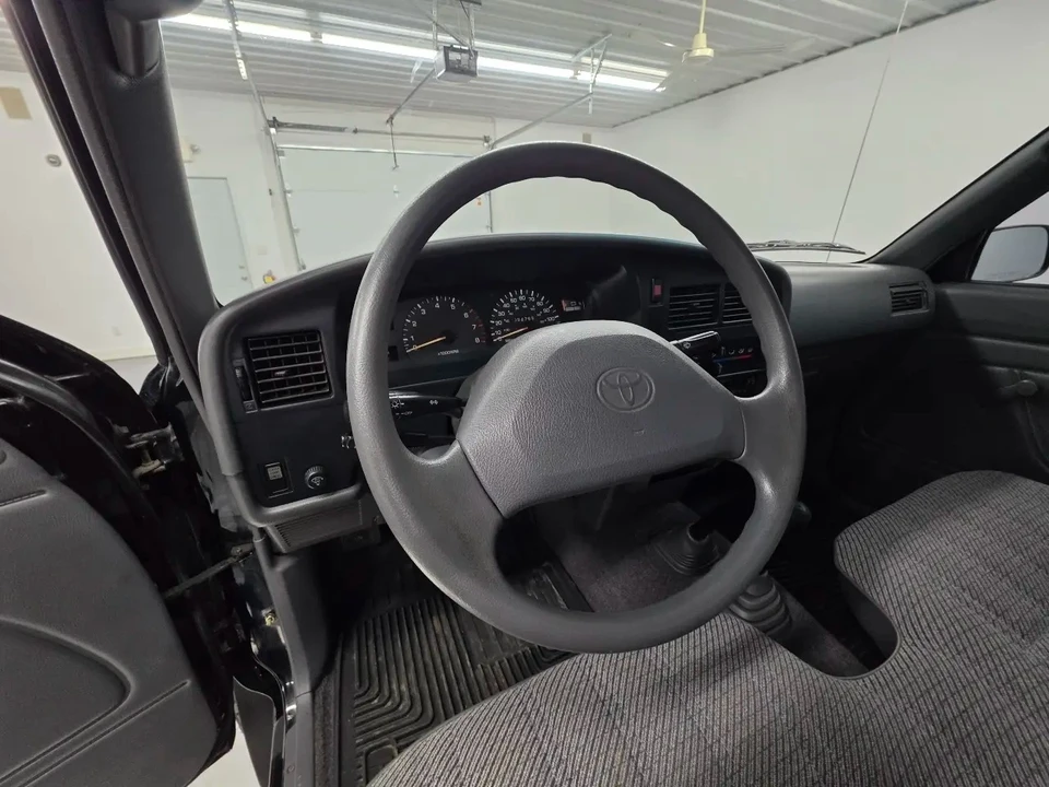 1994 Toyota Hilux 5th Gen - Image 14 of 30