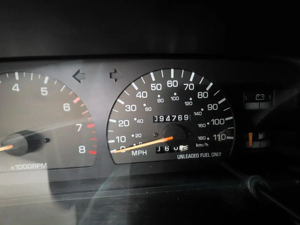 1994 Toyota Hilux 5th Gen - Image 16 of 30