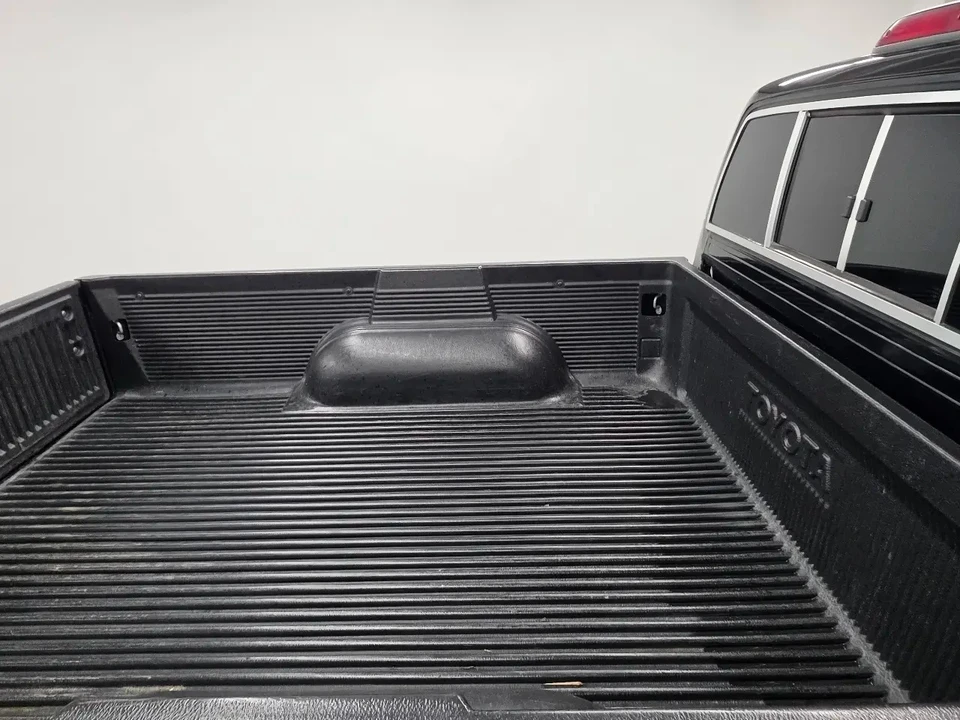 1994 Toyota Hilux 5th Gen - Image 12 of 30
