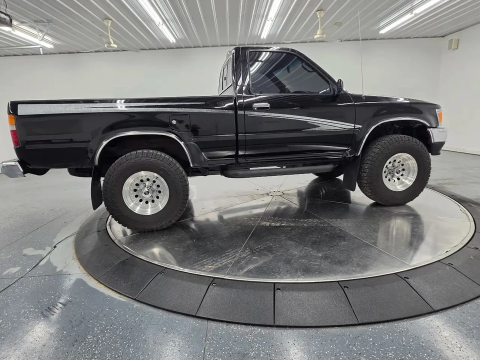 1994 Toyota Hilux 5th Gen - Image 3 of 30