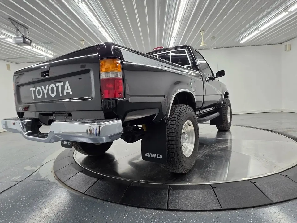 1994 Toyota Hilux 5th Gen - Image 11 of 30