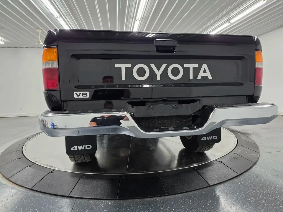 1994 Toyota Hilux 5th Gen - Image 10 of 30