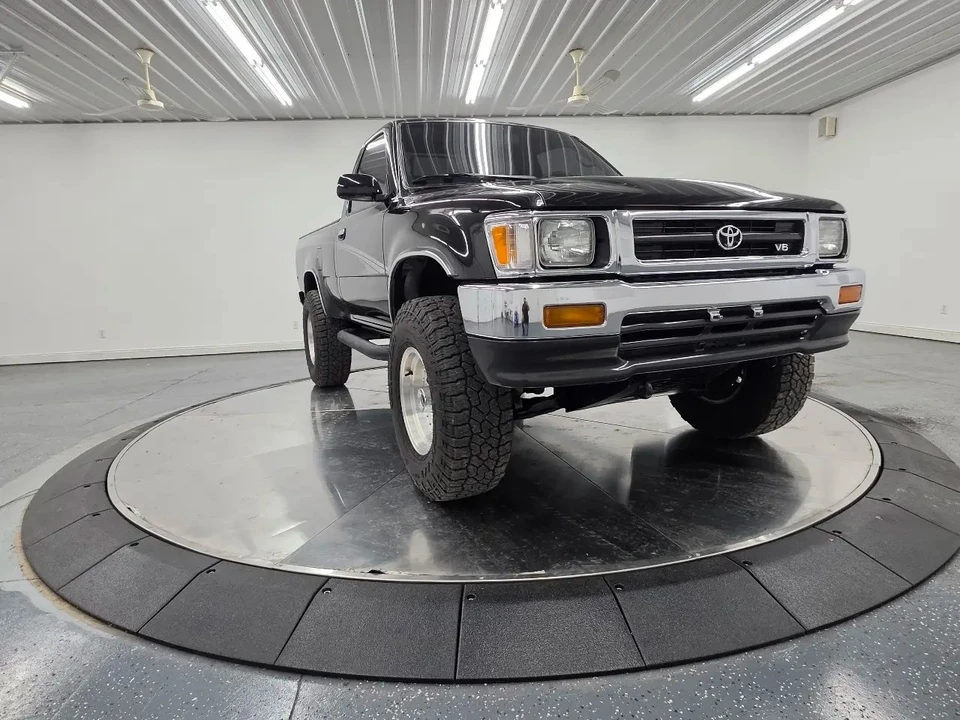 1994 Toyota Hilux 5th Gen - Image 7 of 30