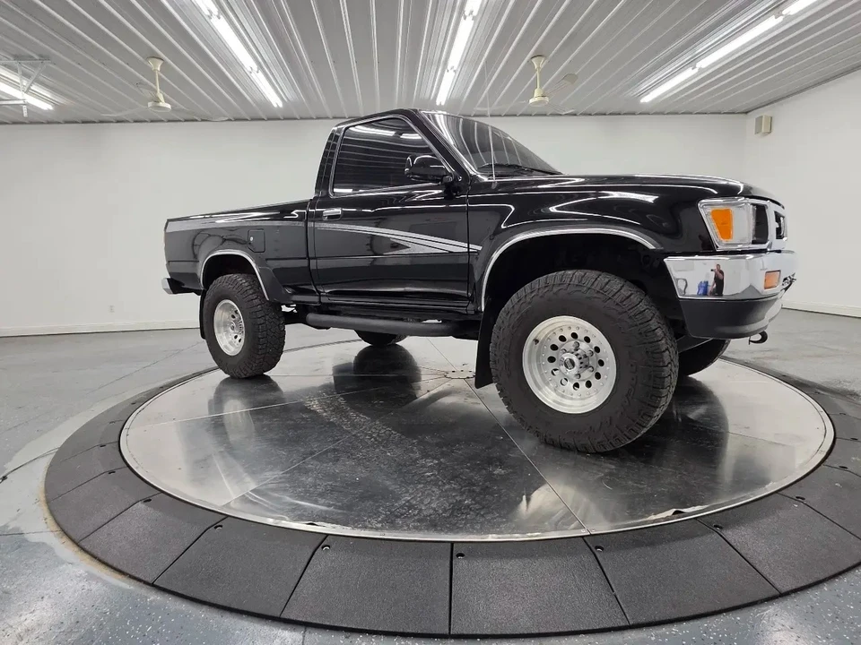 1994 Toyota Hilux 5th Gen - Image 5 of 30