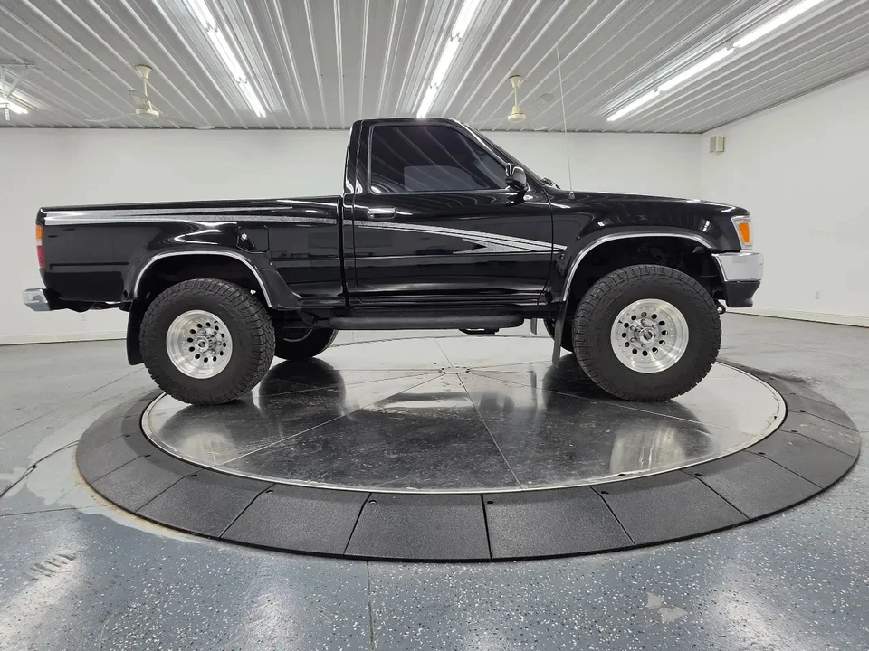 1994 Toyota Hilux 5th Gen - Image 2 of 30