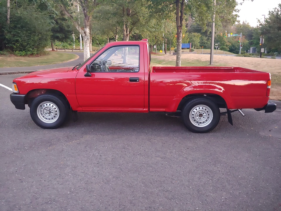 1994 Toyota Hilux 5th Gen - Image 19 of 31
