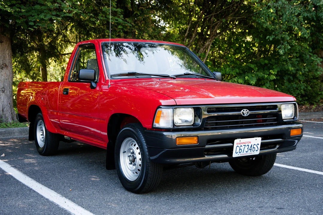 1994 Toyota Hilux 5th Gen - Image 11 of 31