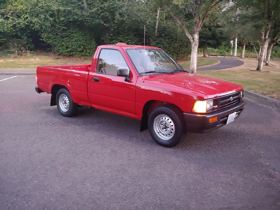 1994 Toyota Hilux 5th Gen - Image 26 of 31