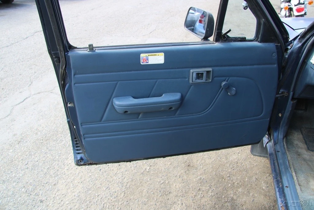 1994 Toyota Hilux 5th Gen - Image 12 of 21