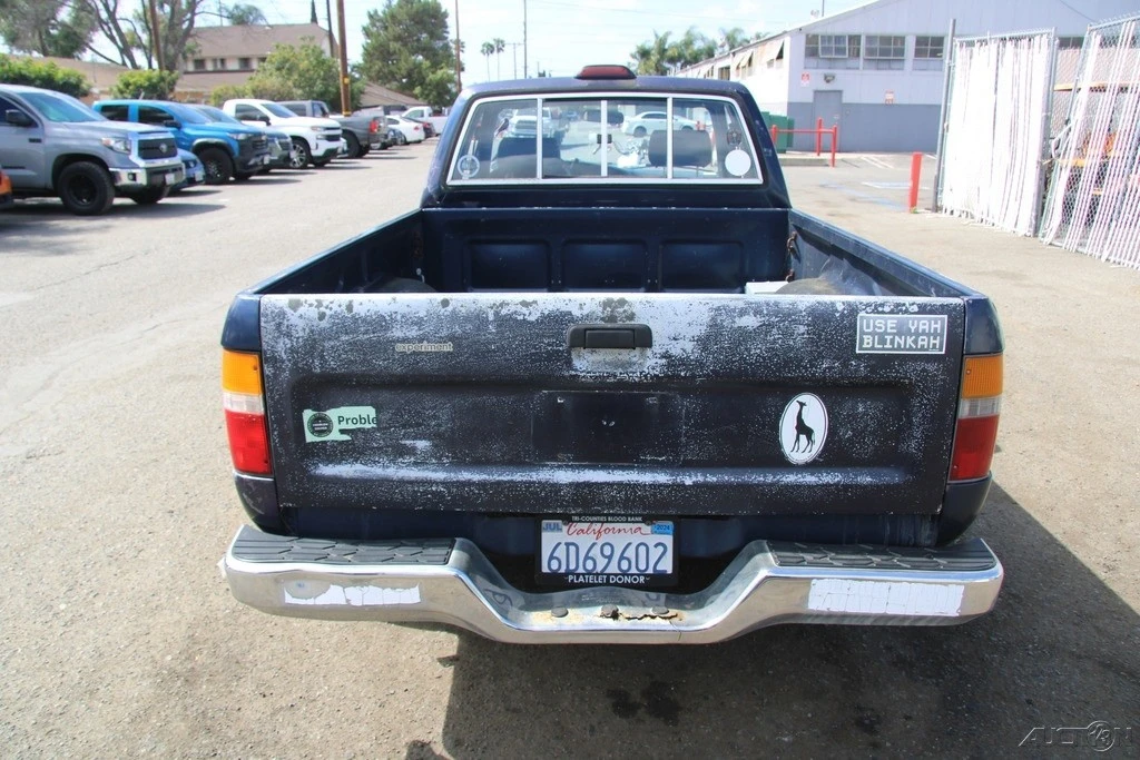 1994 Toyota Hilux 5th Gen - Image 6 of 21