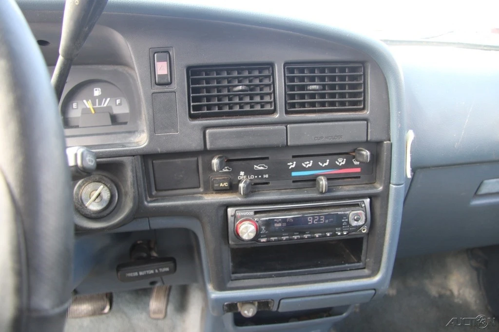 1994 Toyota Hilux 5th Gen - Image 17 of 21