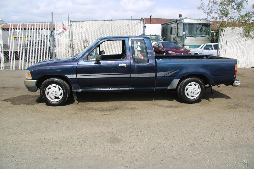 1994 Toyota Hilux 5th Gen - Image 3 of 21