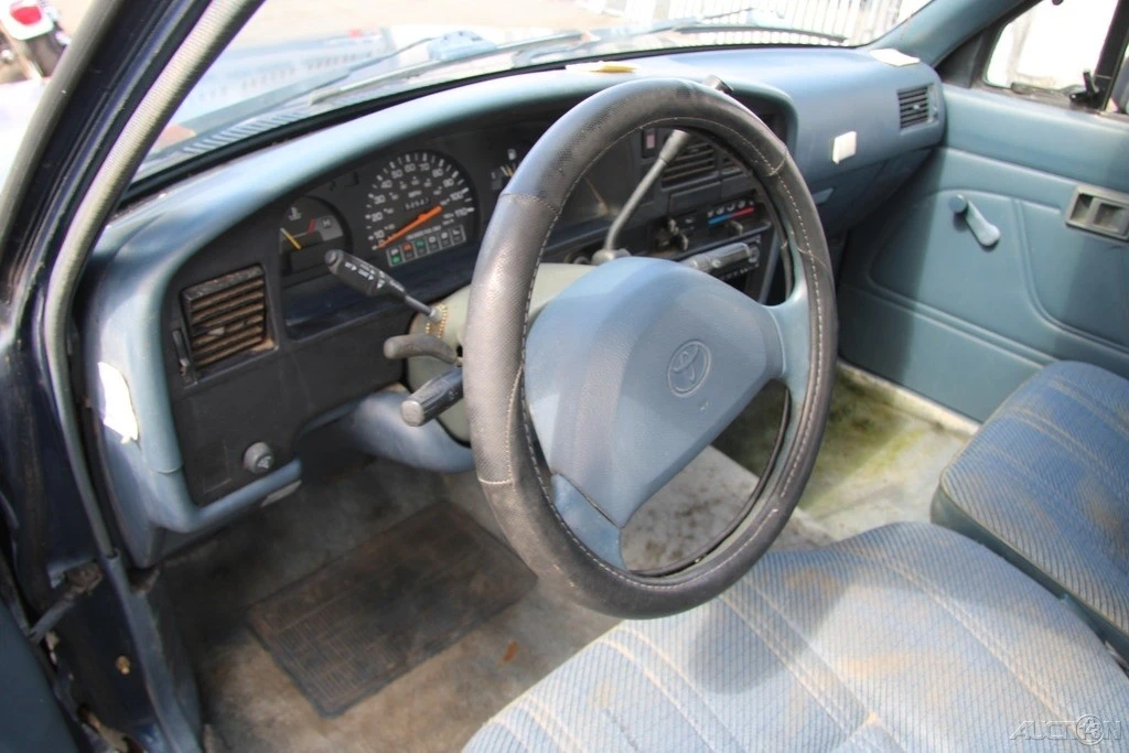 1994 Toyota Hilux 5th Gen - Image 14 of 21