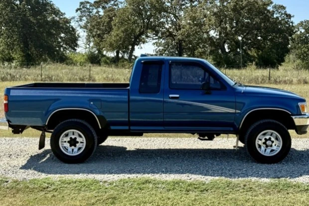 1994 Toyota Hilux 6th Gen - Image 3 of 7