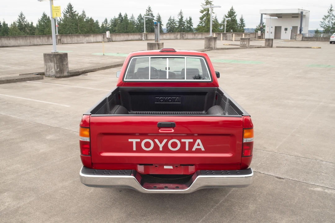 1994 Toyota Hilux 5th Gen - Image 13 of 31
