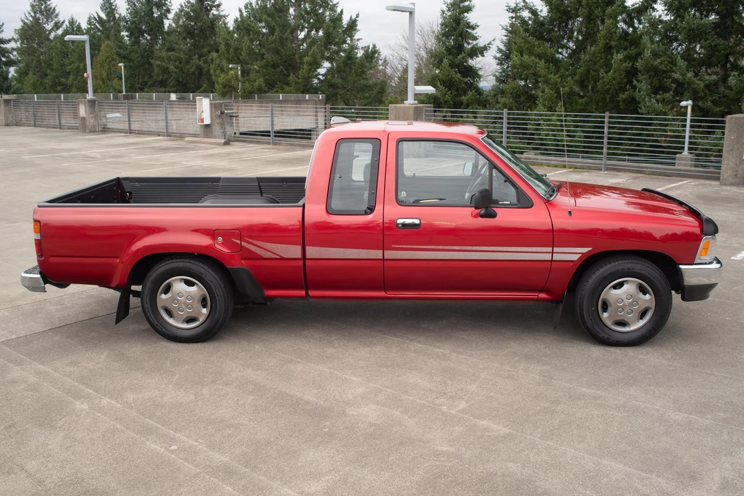 1994 Toyota Hilux 5th Gen - Image 18 of 31
