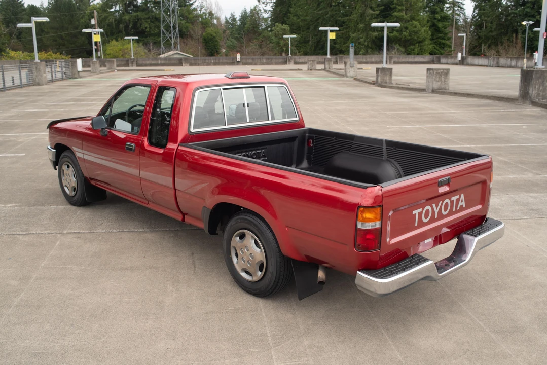 1994 Toyota Hilux 5th Gen - Image 11 of 31