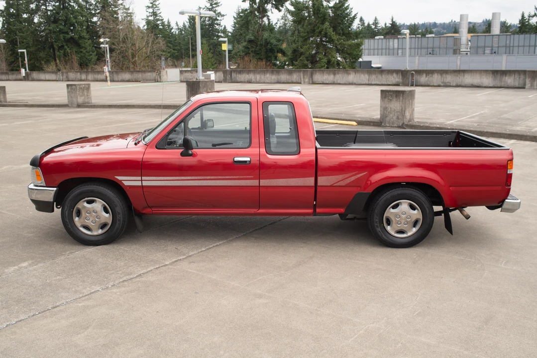 1994 Toyota Hilux 5th Gen - Image 10 of 31