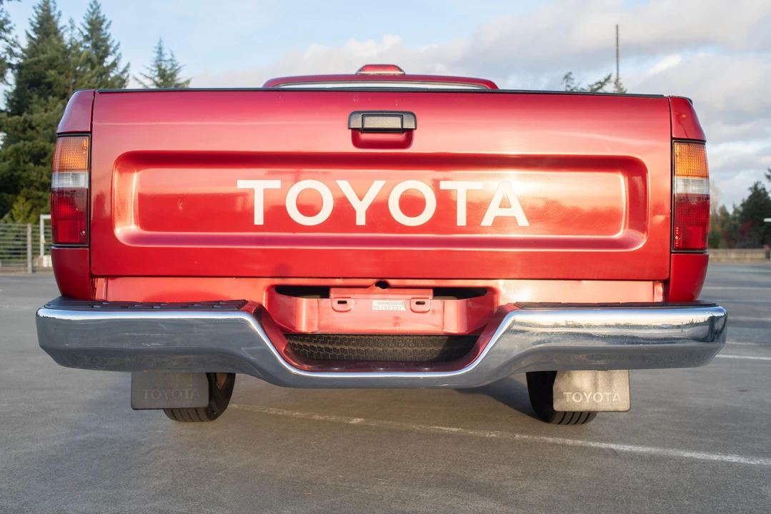1994 Toyota Hilux 5th Gen - Image 12 of 31