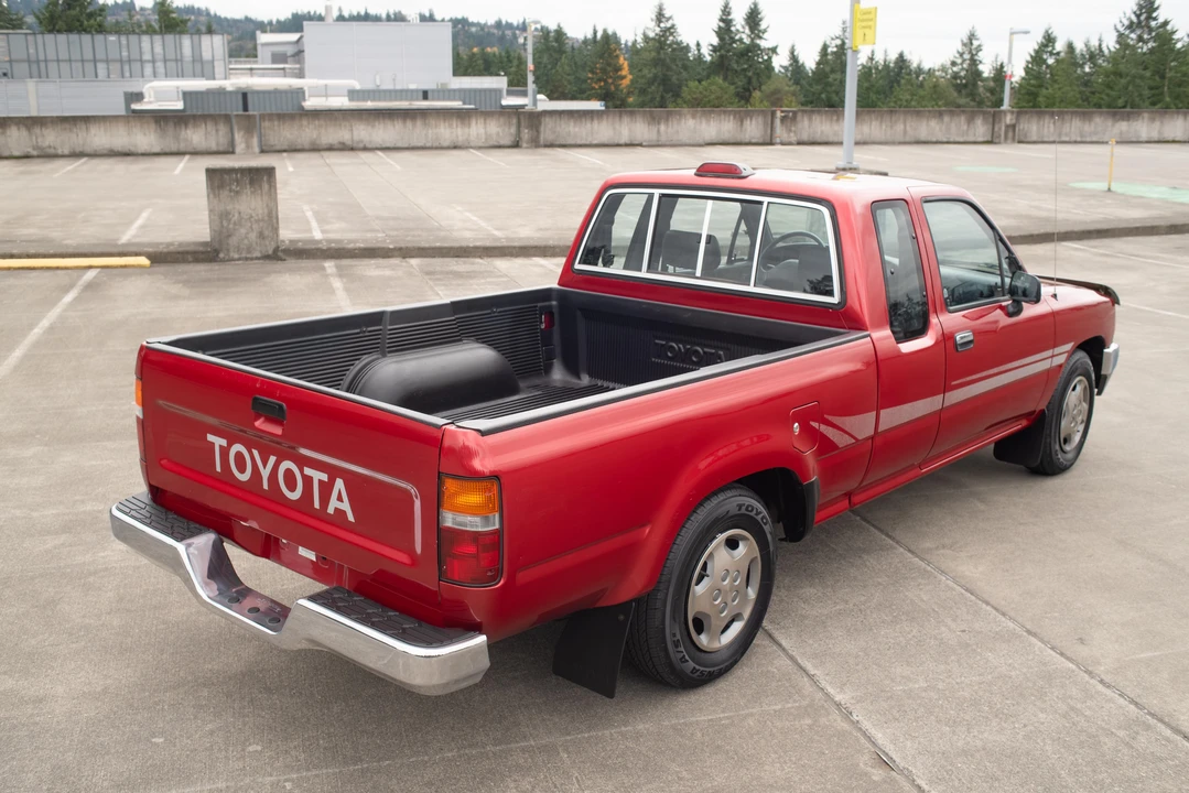 1994 Toyota Hilux 5th Gen - Image 16 of 31