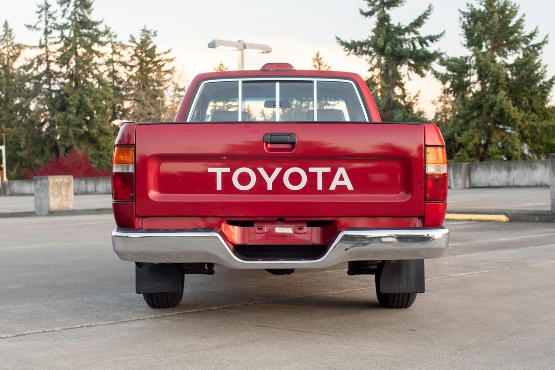 1994 Toyota Hilux 5th Gen - Image 5 of 31