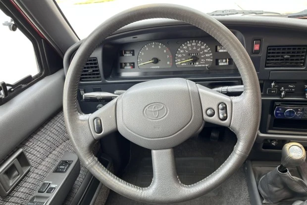 1994 Toyota Hilux 5th Gen - Image 5 of 8
