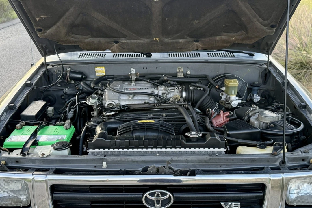 1994 Toyota Hilux 5th Gen - Image 6 of 8