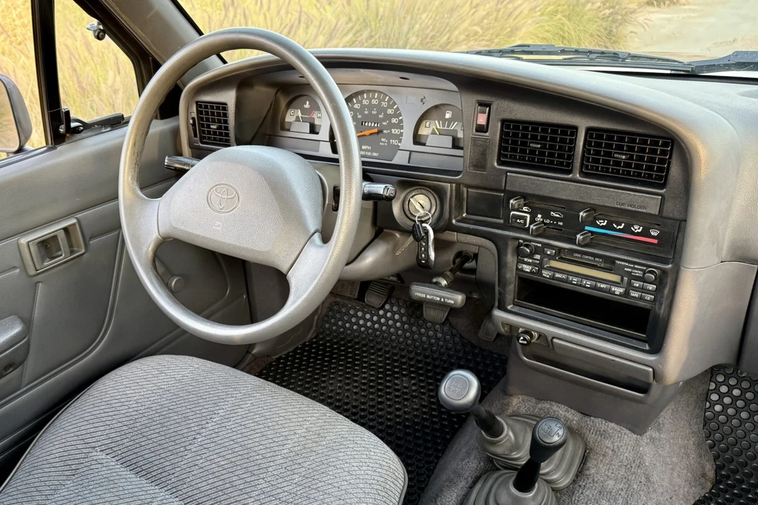 1994 Toyota Hilux 5th Gen - Image 5 of 8