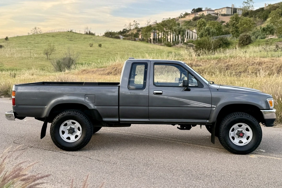 1994 Toyota Hilux 5th Gen - Image 3 of 8
