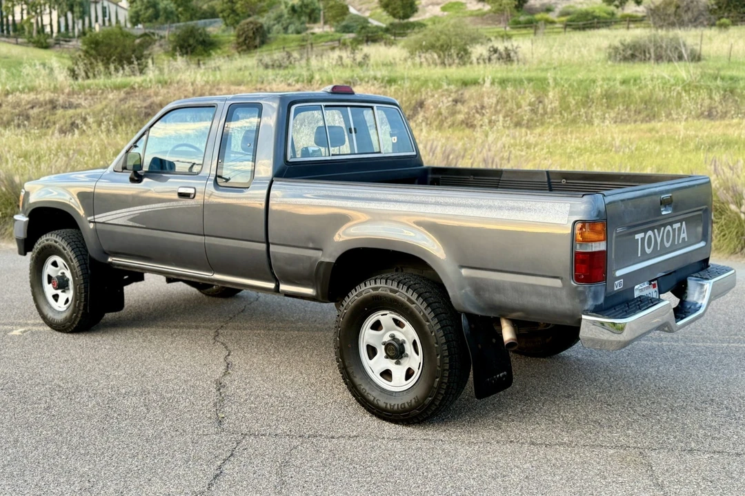 1994 Toyota Hilux 5th Gen - Image 2 of 8