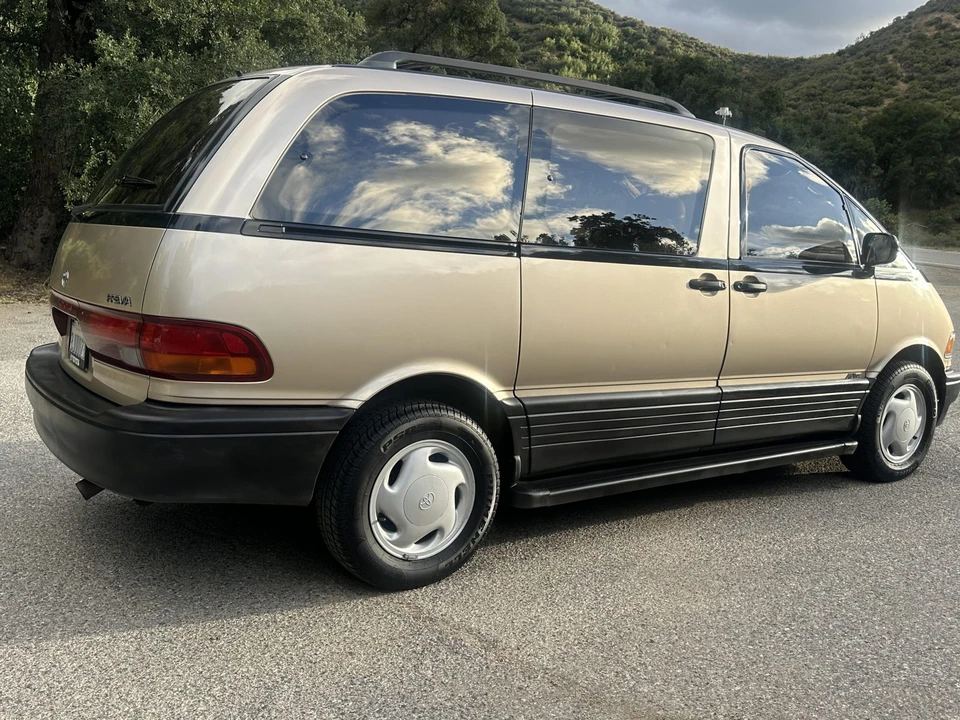 1994 Toyota Previa/Estima 1st Gen - Image 11 of 31