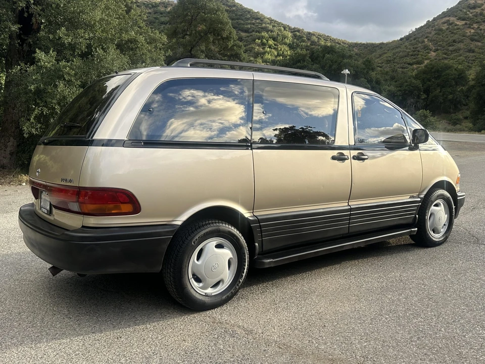 1994 Toyota Previa/Estima 1st Gen - Image 13 of 31