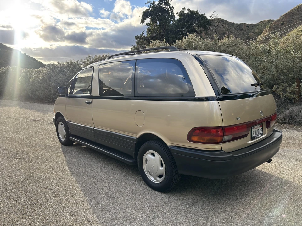 1994 Toyota Previa/Estima 1st Gen - Image 10 of 31