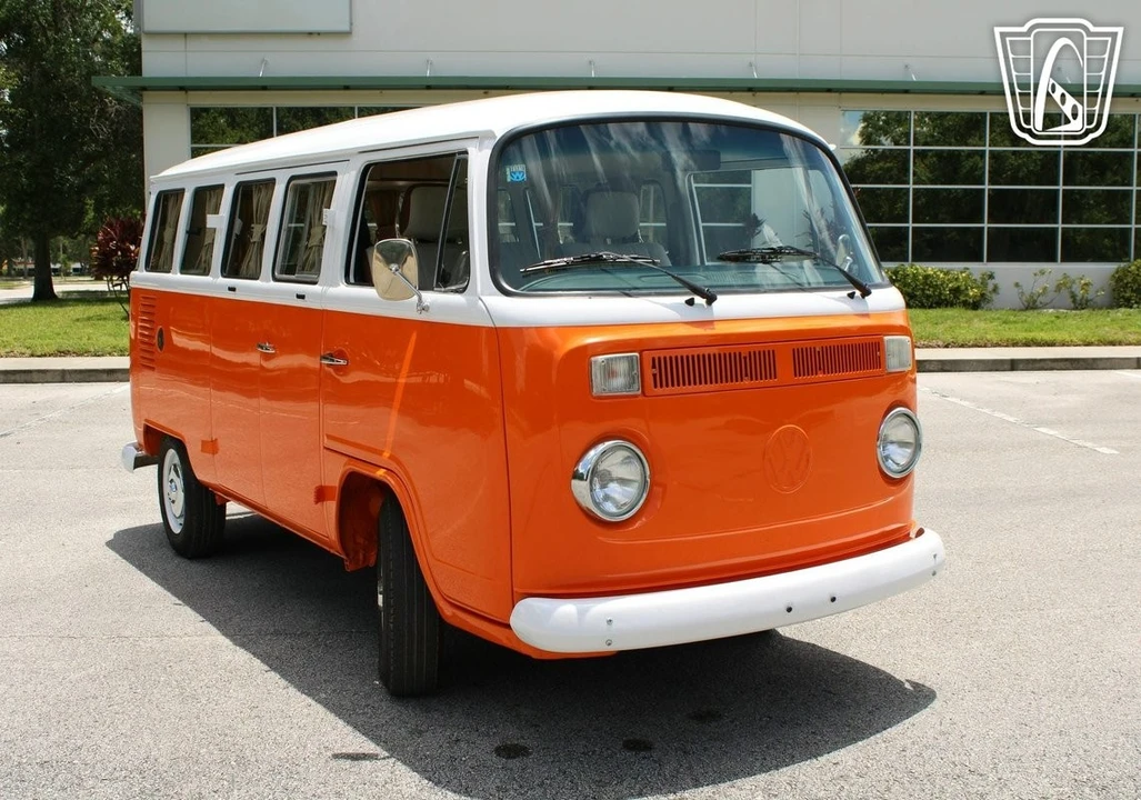 1994 Volkswagen Bay-Window Bus - Image 8 of 12
